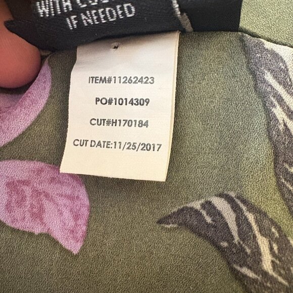 Torrid Womens Top Keyhole Cutout Georgette Blouse Green Floral Plus Size 2 | 2X - Picture 11 of 14